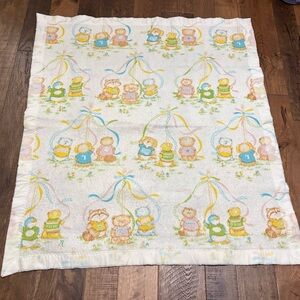 Vintage Dundee Hallmark Bears Raccoons Birds Beavers Baby Blanket Satin Edge
